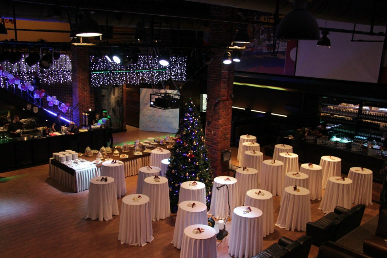 Арендовать Ресторан Арена Олимп Арт-пространство с высокими потолками