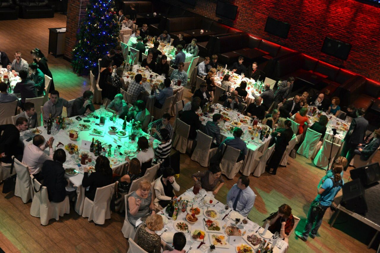 Арендовать Ресторан Арена Олимп Арт-пространство с высокими потолками