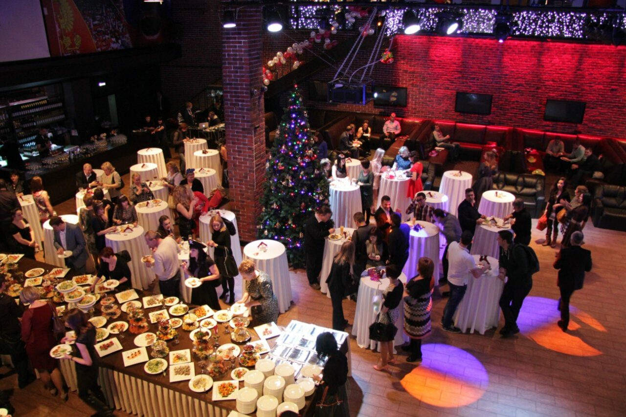 Арендовать Ресторан Арена Олимп Арт-пространство с высокими потолками