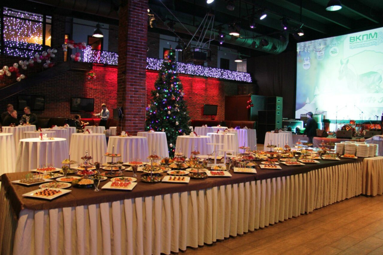 Арендовать Ресторан Арена Олимп Арт-пространство с высокими потолками