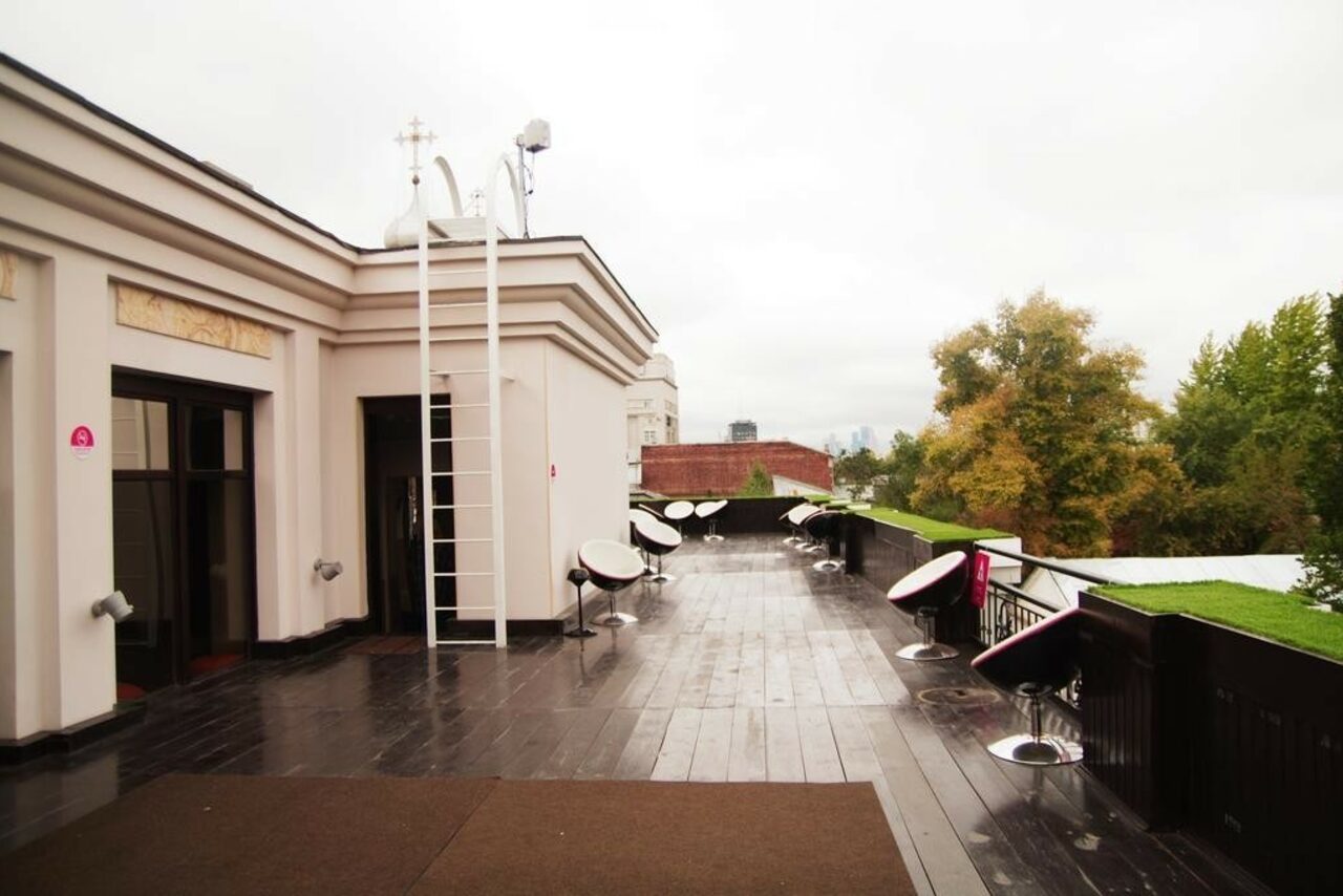 Арендовать Летняя веранда на крыше в центре Москвы