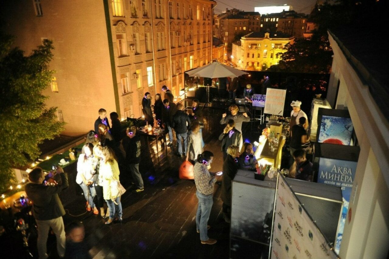 Арендовать Летняя веранда на крыше в центре Москвы