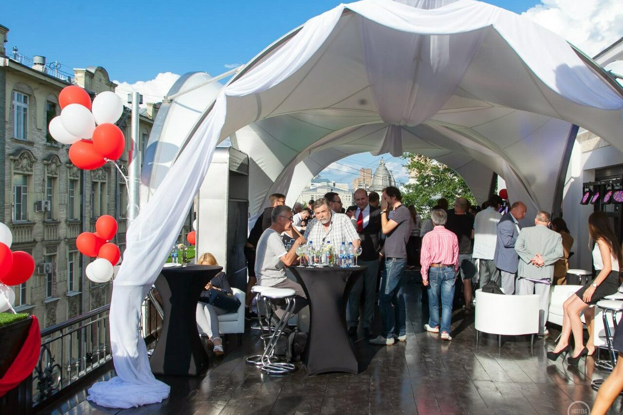 Арендовать Летняя веранда на крыше в центре Москвы