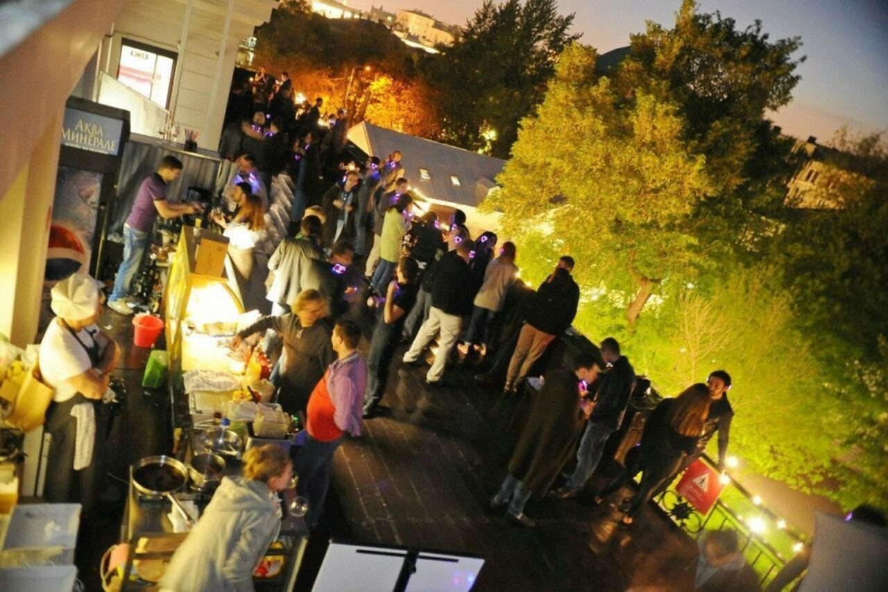 Арендовать Летняя веранда на крыше в центре Москвы