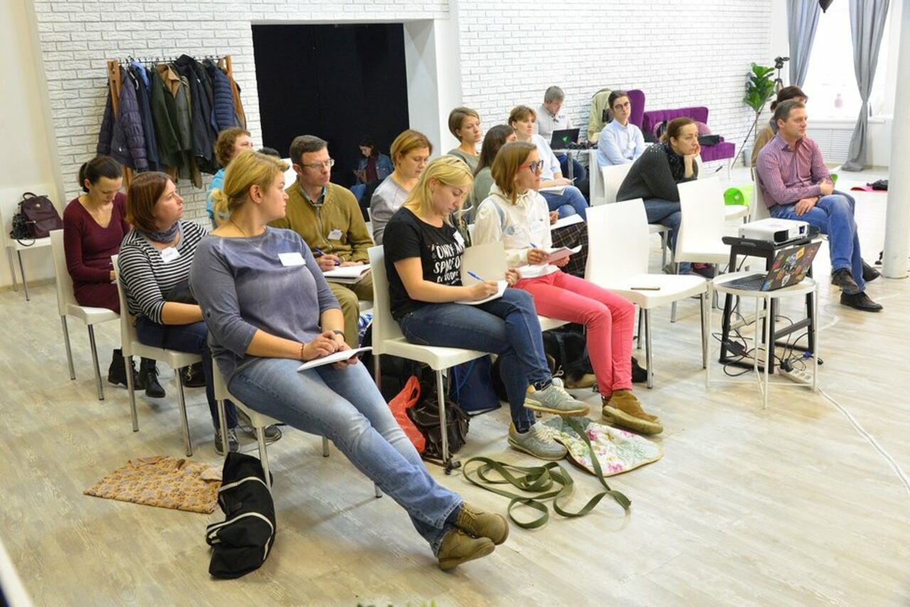 Арендовать Лофт Империя Лофт с барной стойкой и балконом