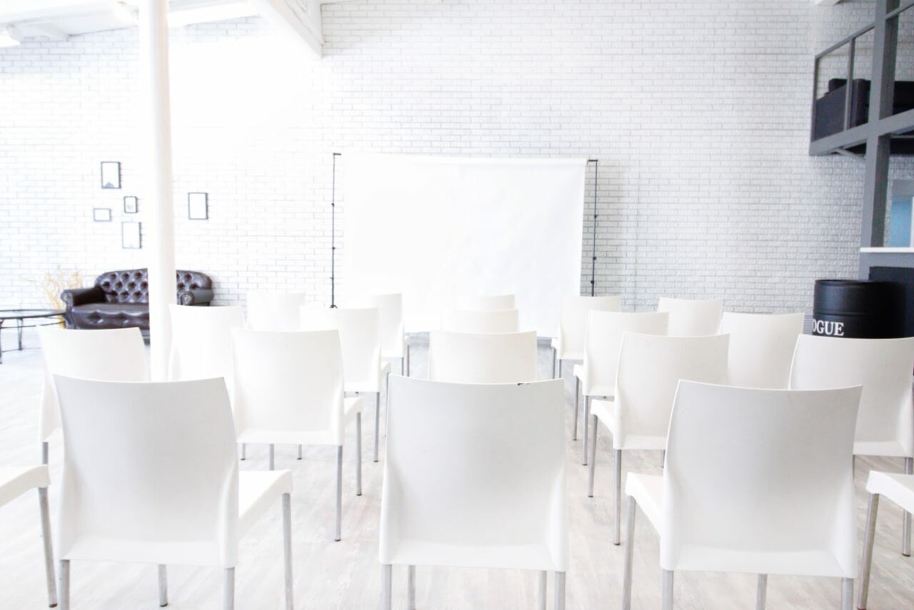 Арендовать Лофт Империя Лофт с барной стойкой и балконом