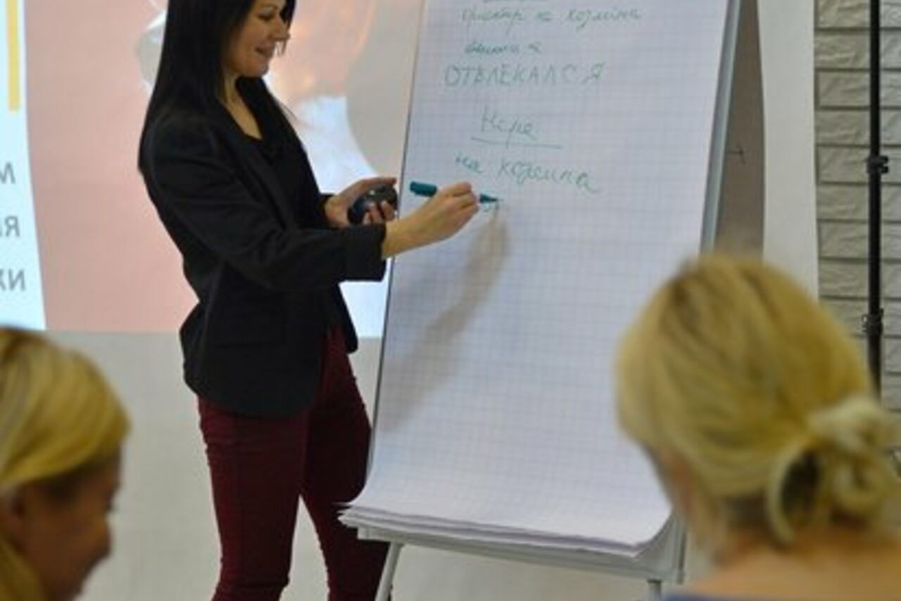 Арендовать Лофт Империя Лофт с барной стойкой и балконом