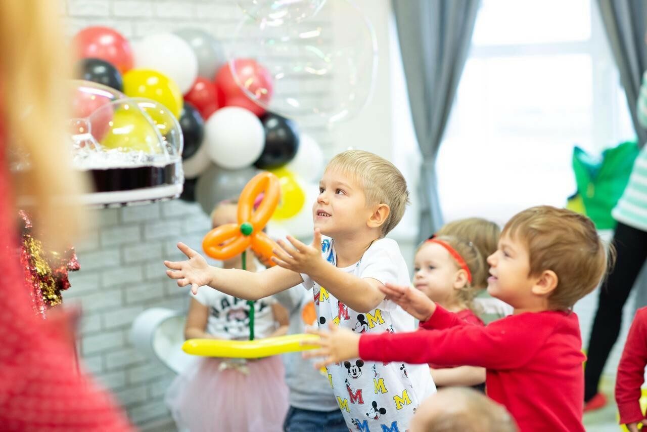 Арендовать Лофт Империя Лофт с барной стойкой и балконом