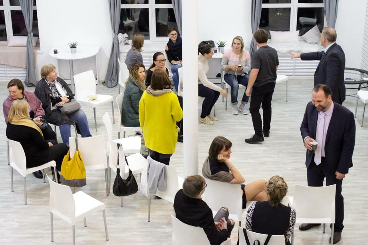 Арендовать Лофт Империя Лофт с барной стойкой и балконом