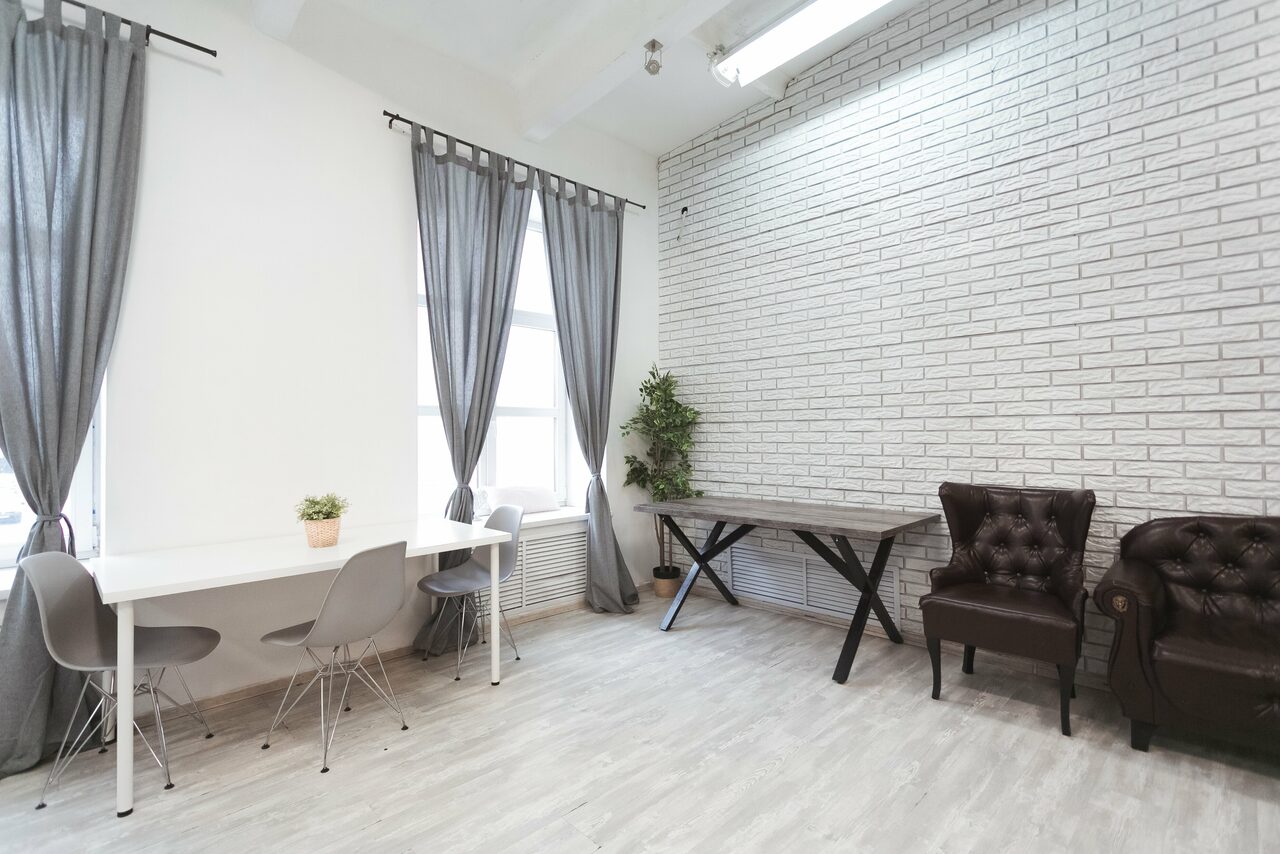 Арендовать Лофт Империя Лофт с барной стойкой и балконом