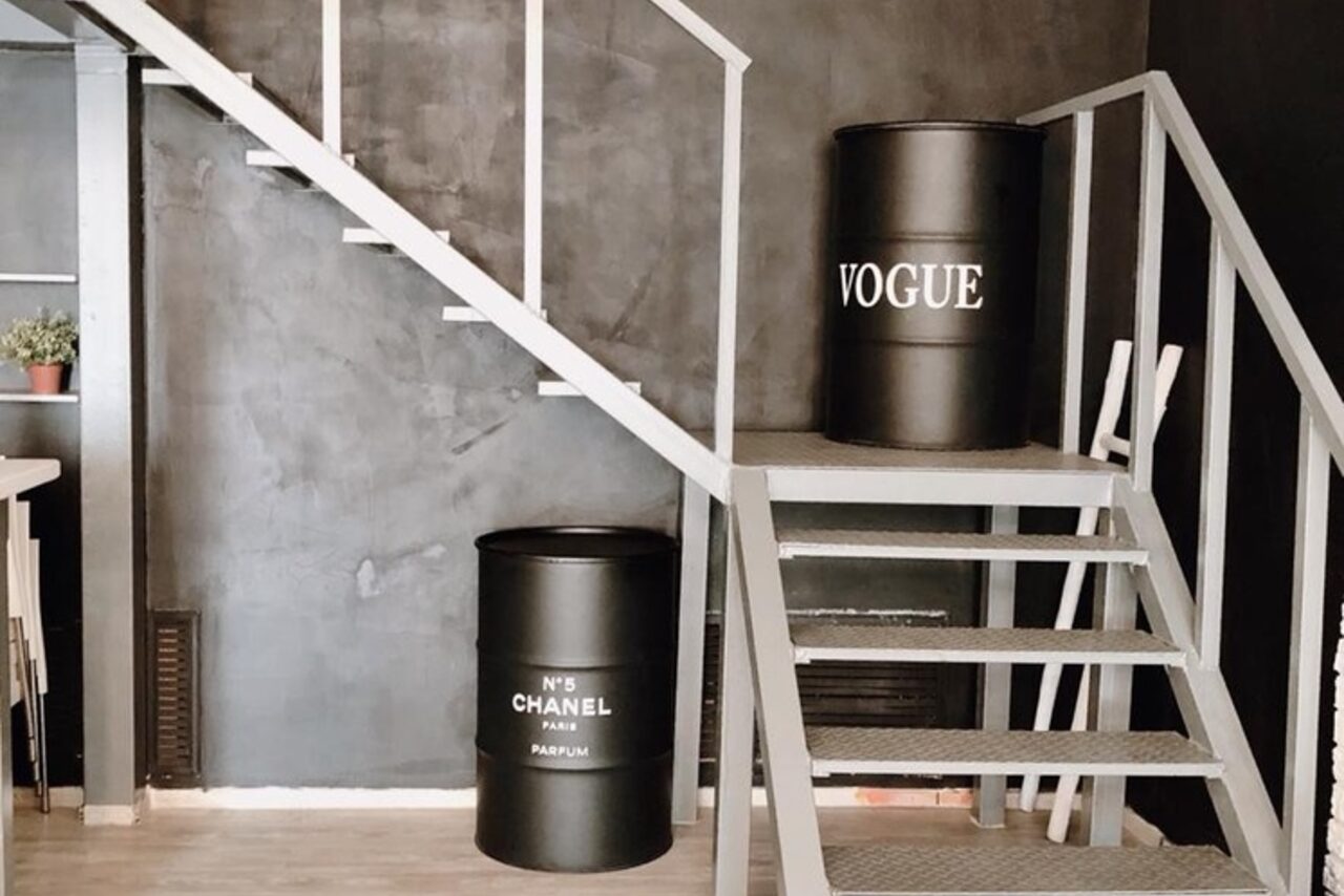 Арендовать Лофт Империя Лофт с барной стойкой и балконом