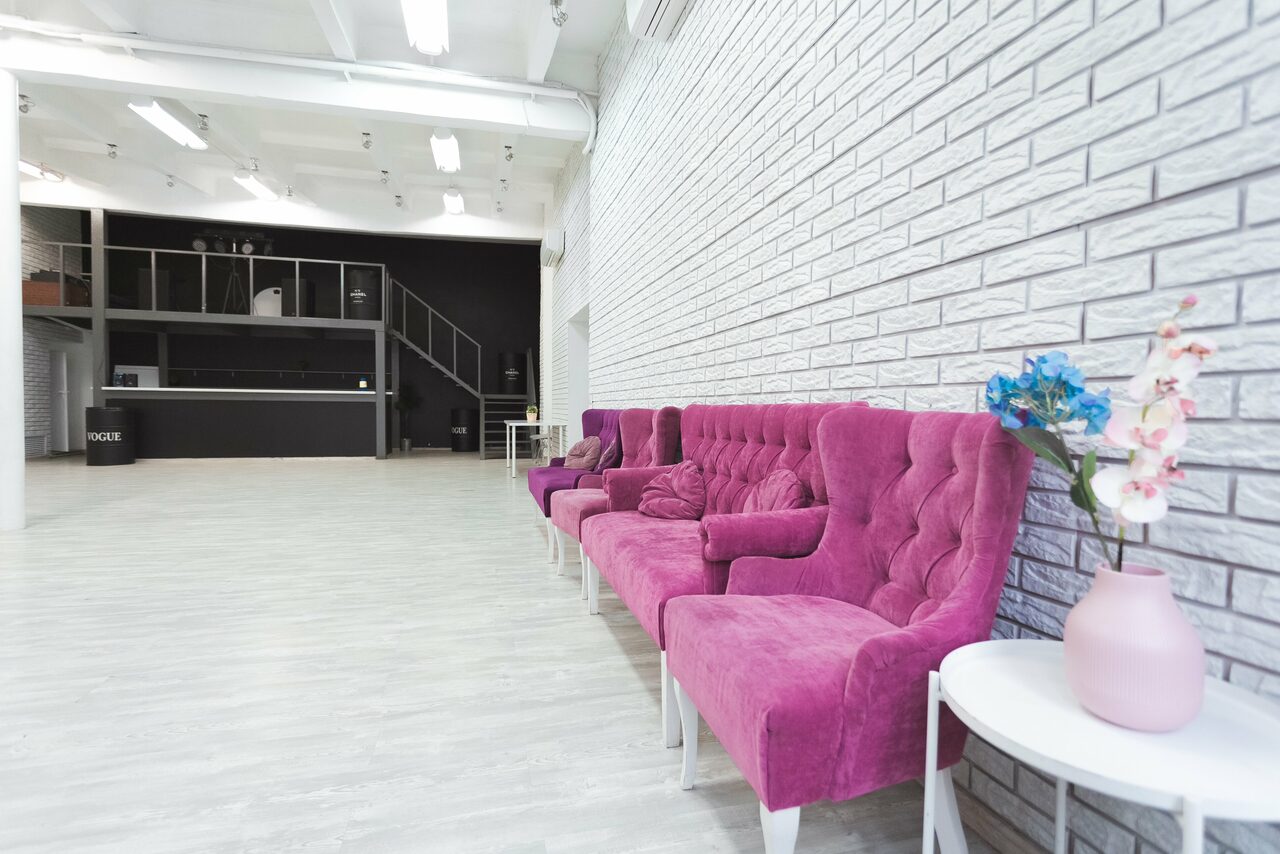 Арендовать Лофт Империя Лофт с барной стойкой и балконом