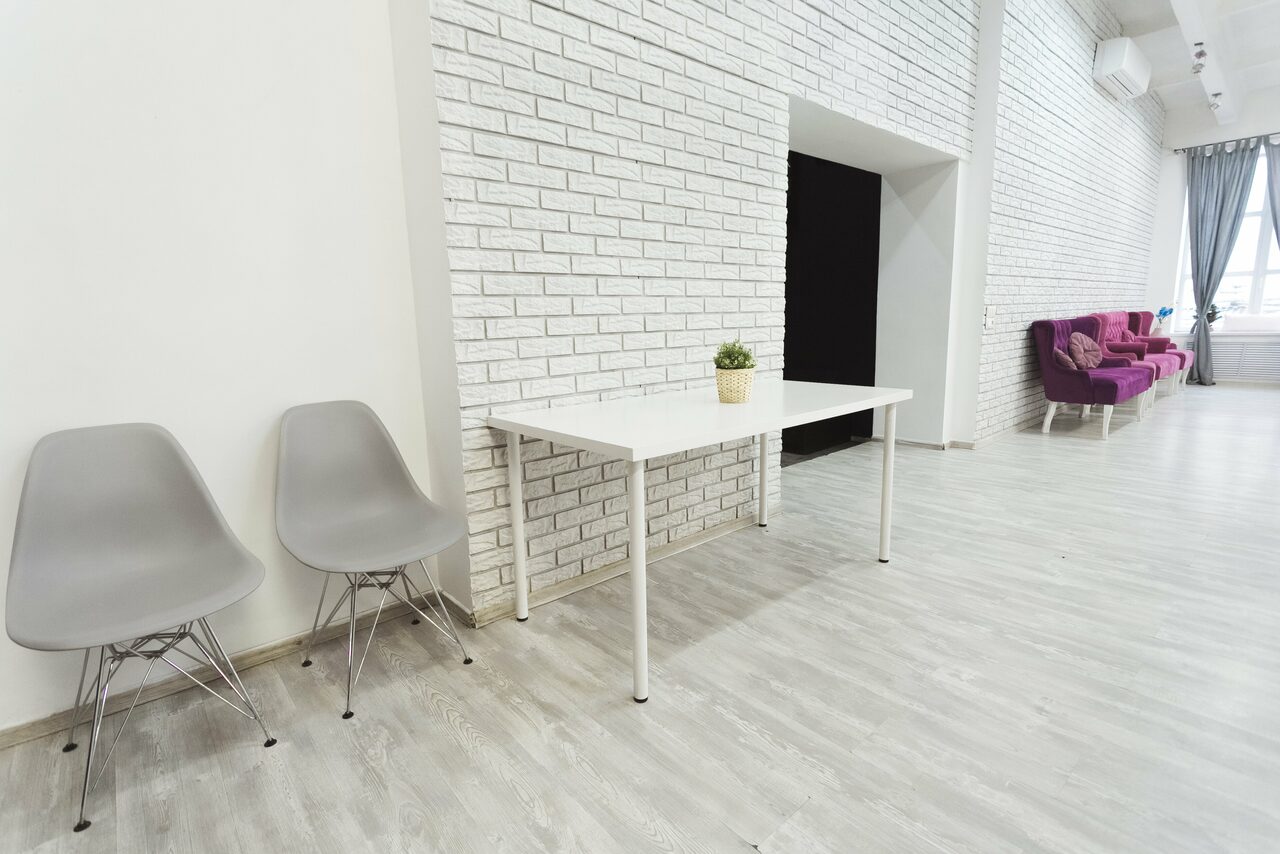 Арендовать Лофт Империя Лофт с барной стойкой и балконом