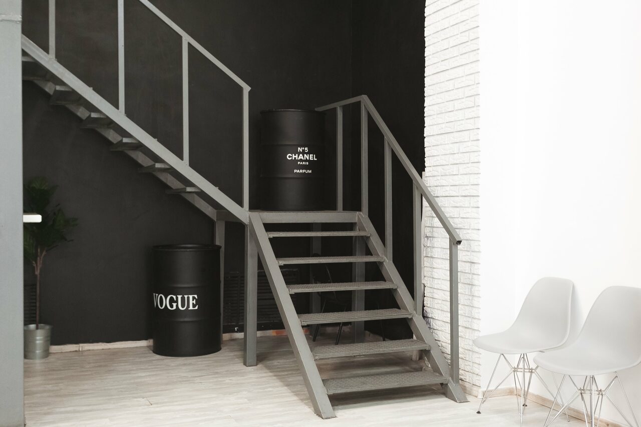 Арендовать Лофт Империя Лофт с барной стойкой и балконом