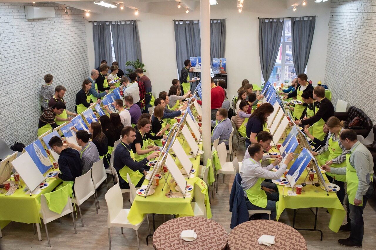 Арендовать Лофт Империя Лофт с барной стойкой и балконом