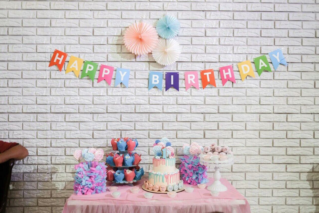 Арендовать Лофт Империя Лофт с барной стойкой и балконом