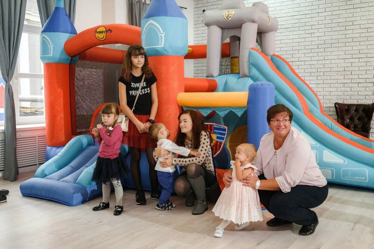 Арендовать Лофт Империя Лофт с барной стойкой и балконом