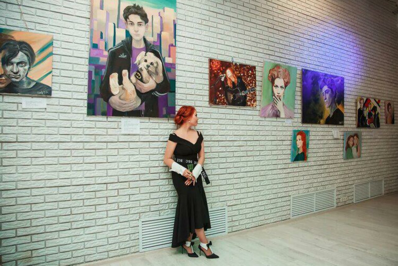 Арендовать Лофт Империя Лофт с барной стойкой и балконом