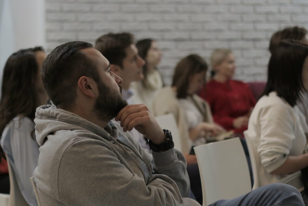 Арендовать Лофт Империя Лофт с барной стойкой и балконом