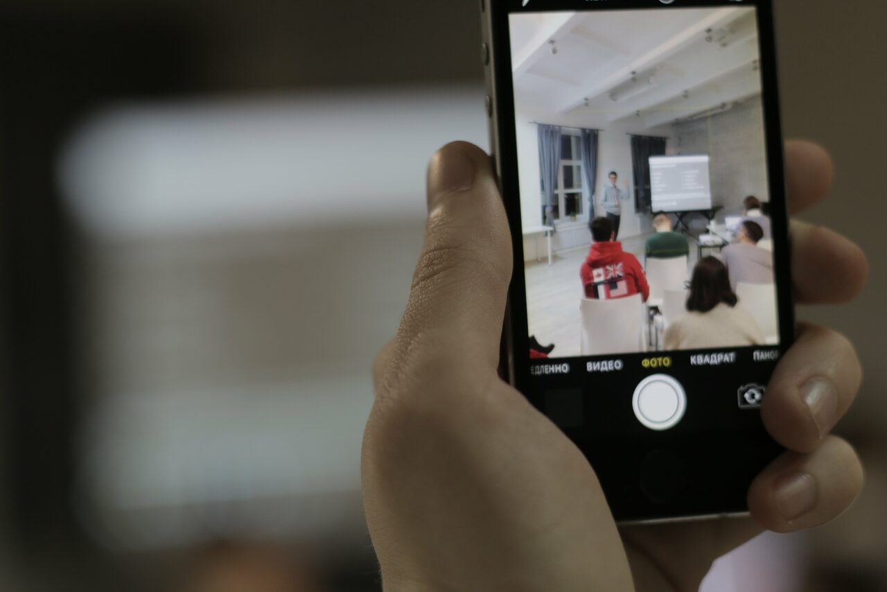 Арендовать Лофт Империя Лофт с барной стойкой и балконом