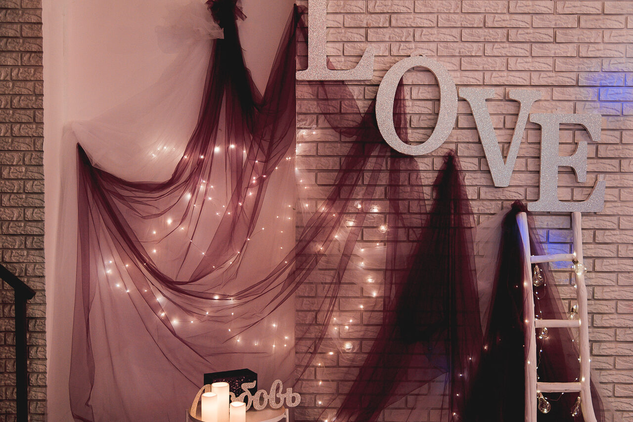 Арендовать Лофт Империя Лофт с барной стойкой и балконом