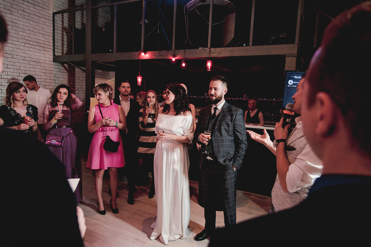 Арендовать Лофт Империя Лофт с барной стойкой и балконом