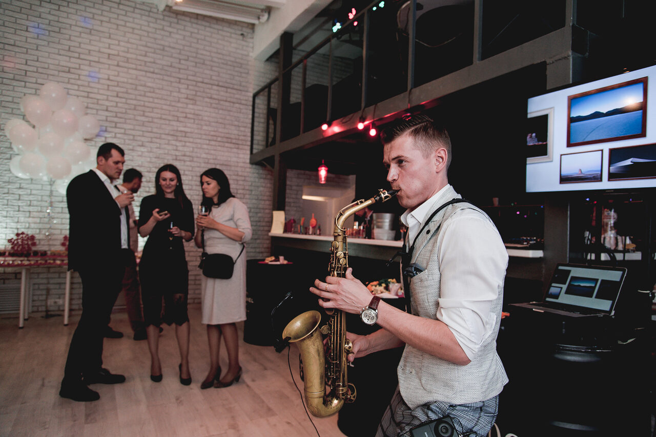 Арендовать Лофт Империя Лофт с барной стойкой и балконом