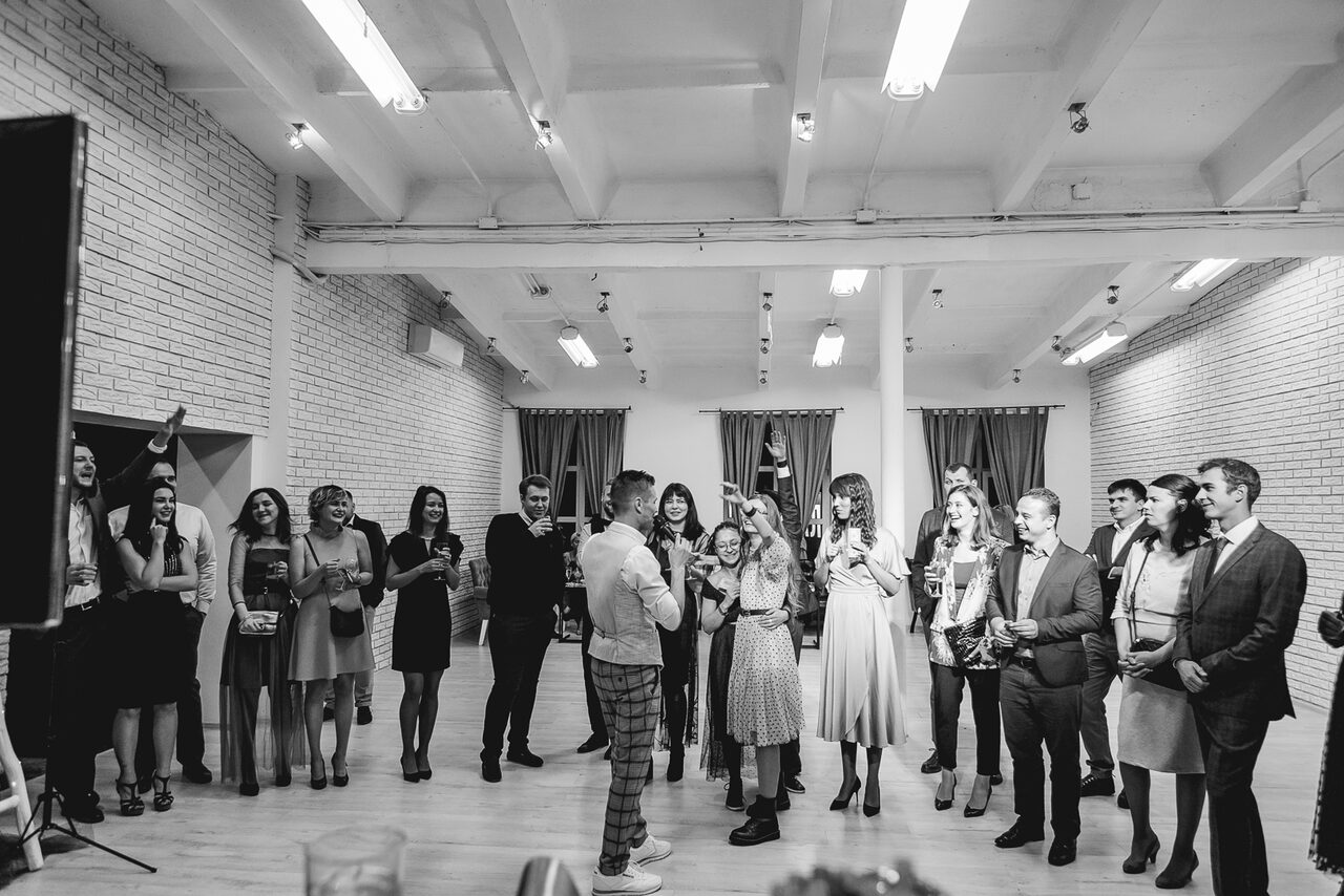 Арендовать Лофт Империя Лофт с барной стойкой и балконом