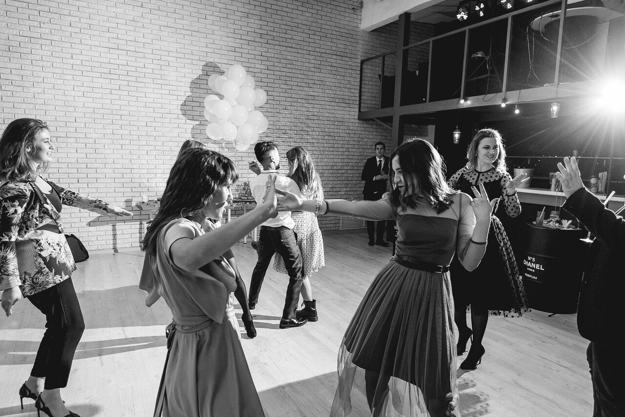 Арендовать Лофт Империя Лофт с барной стойкой и балконом