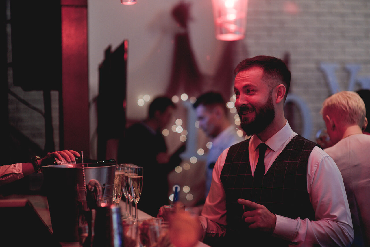 Арендовать Лофт Империя Лофт с барной стойкой и балконом