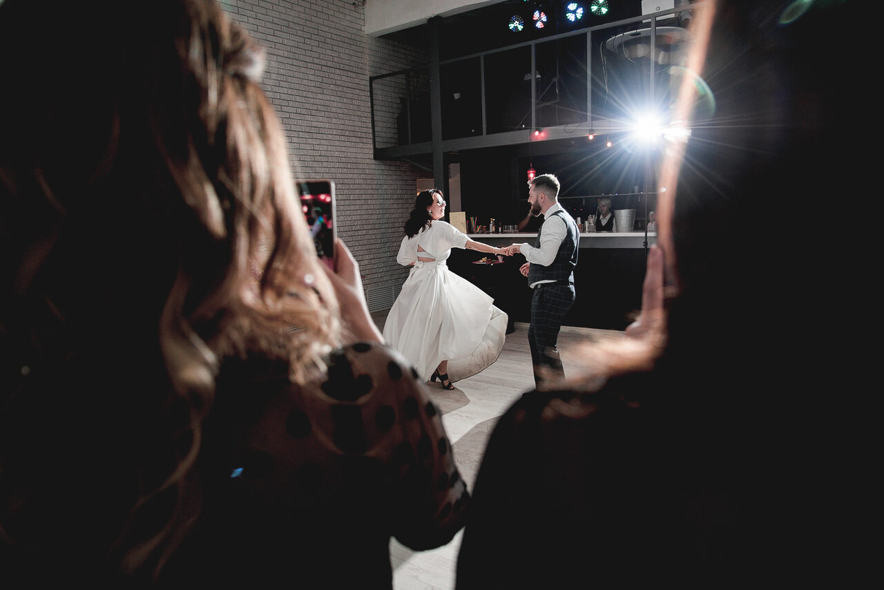 Арендовать Лофт Империя Лофт с барной стойкой и балконом