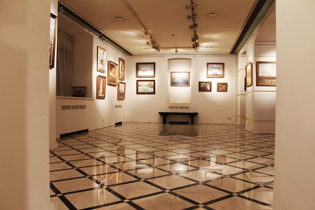 Арендовать Арт-галерея с оборудованием