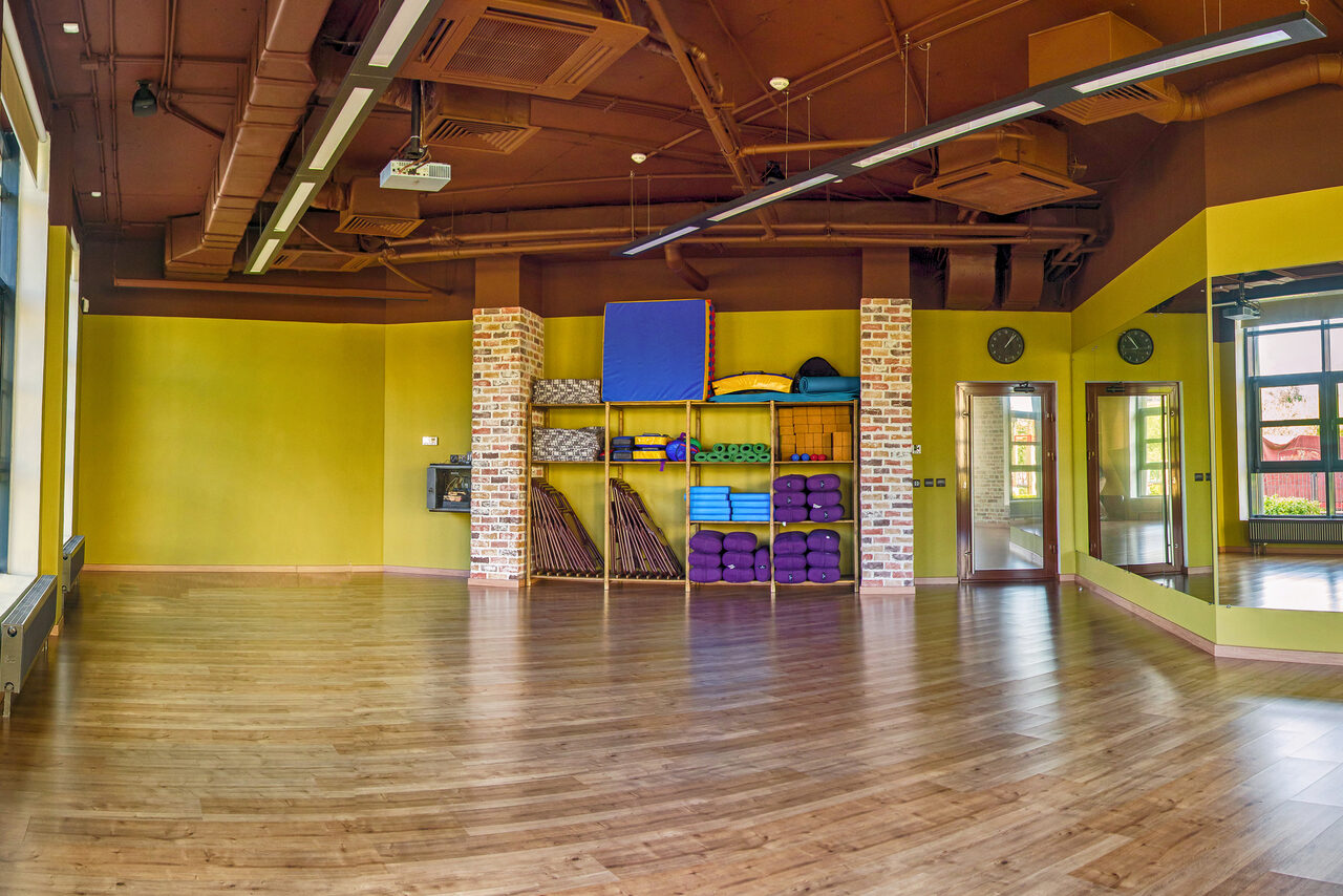 Арендовать Фитнес-студия EASTETICA