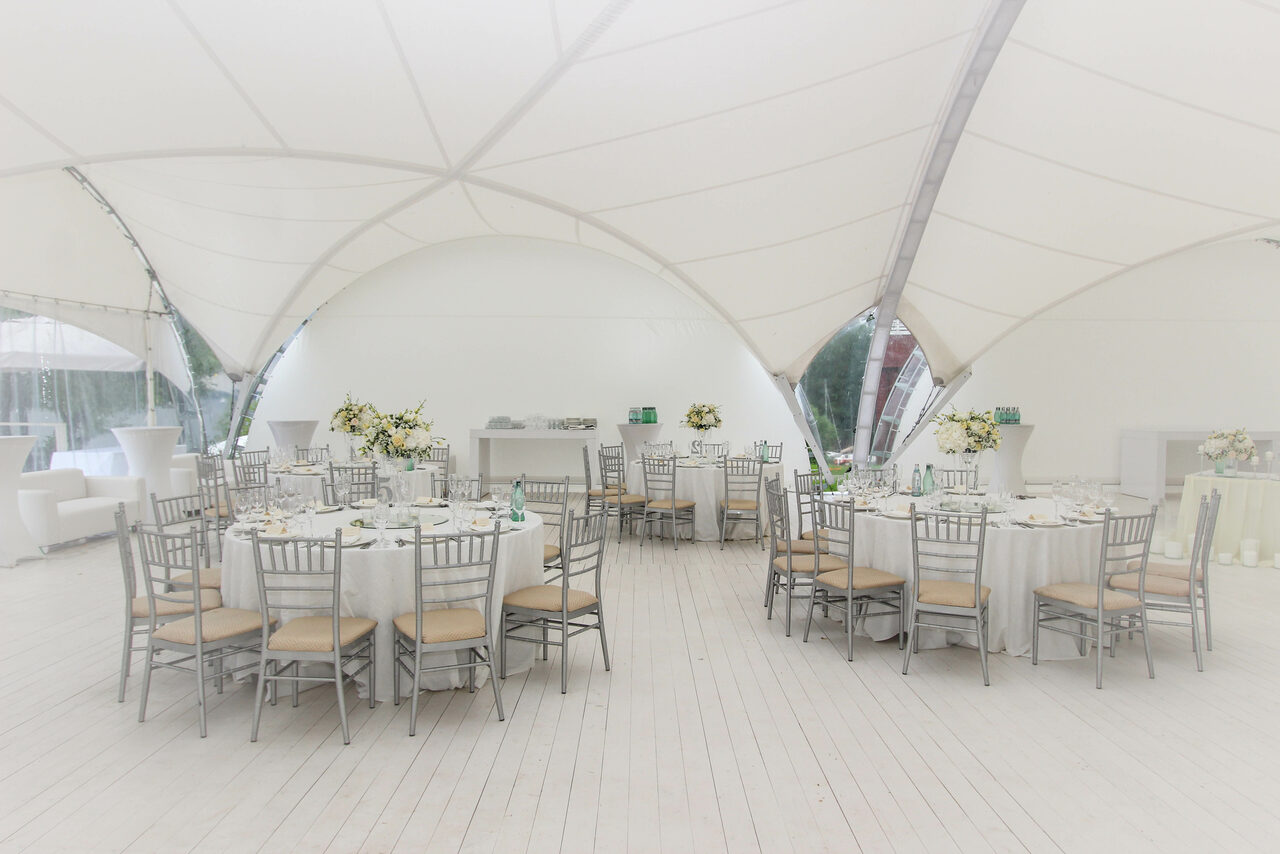 Арендовать Свадебный шатер у причала