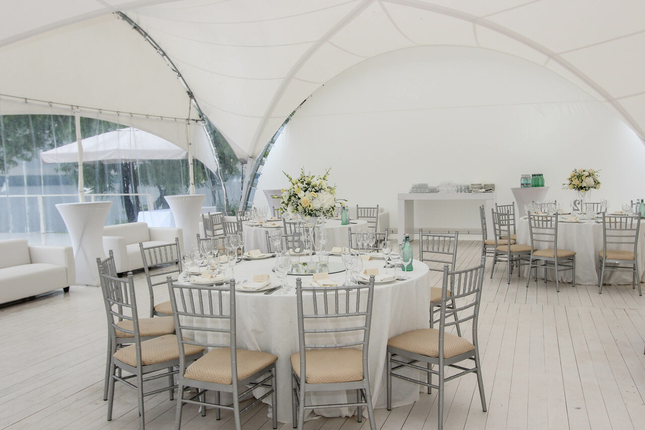 Арендовать Свадебный шатер у причала