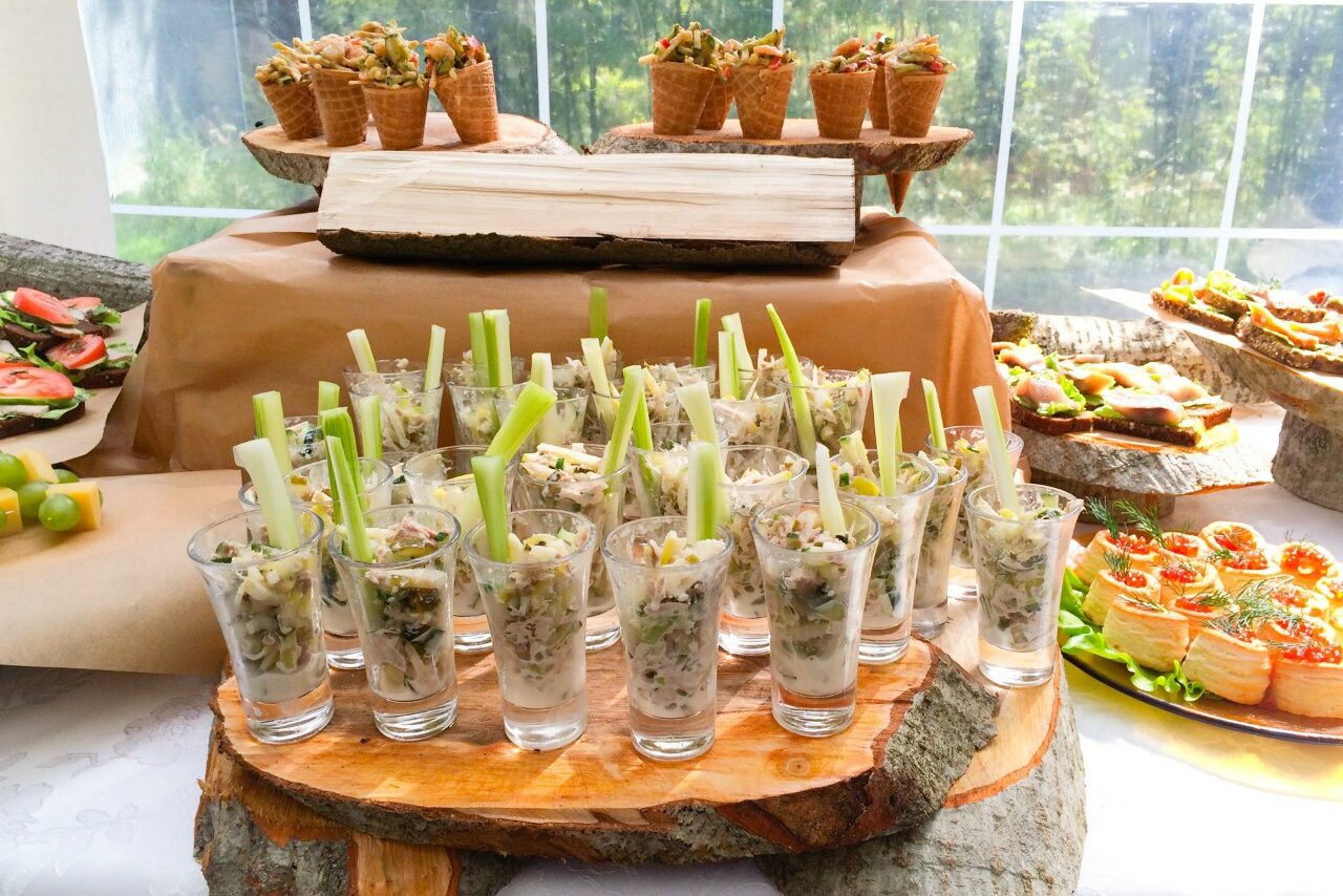 Арендовать ОЗЕРО ЛАЗУРНОЕ Большая площадка с шатром на природе