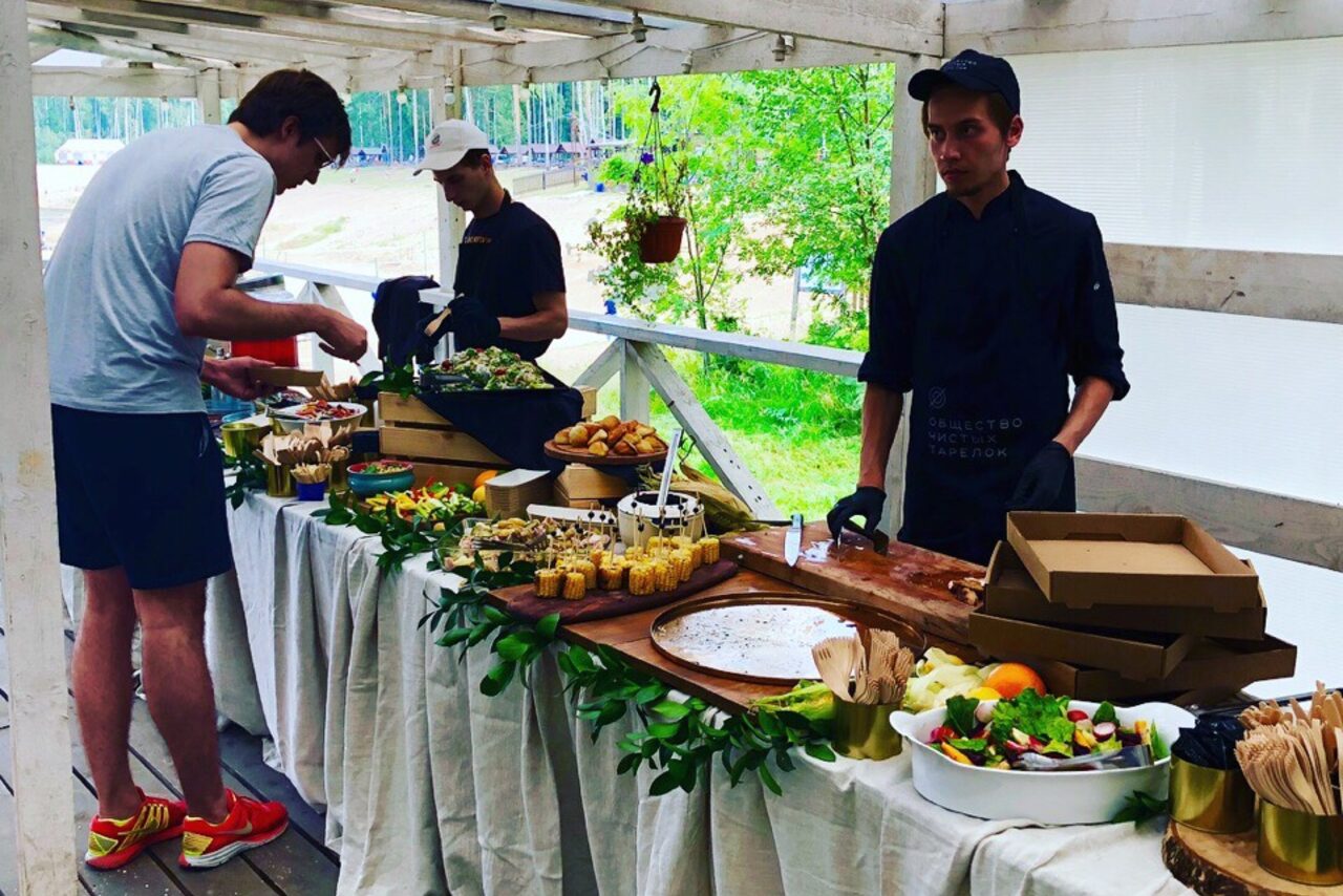 Арендовать ОЗЕРО ЛАЗУРНОЕ Большая площадка с шатром на природе