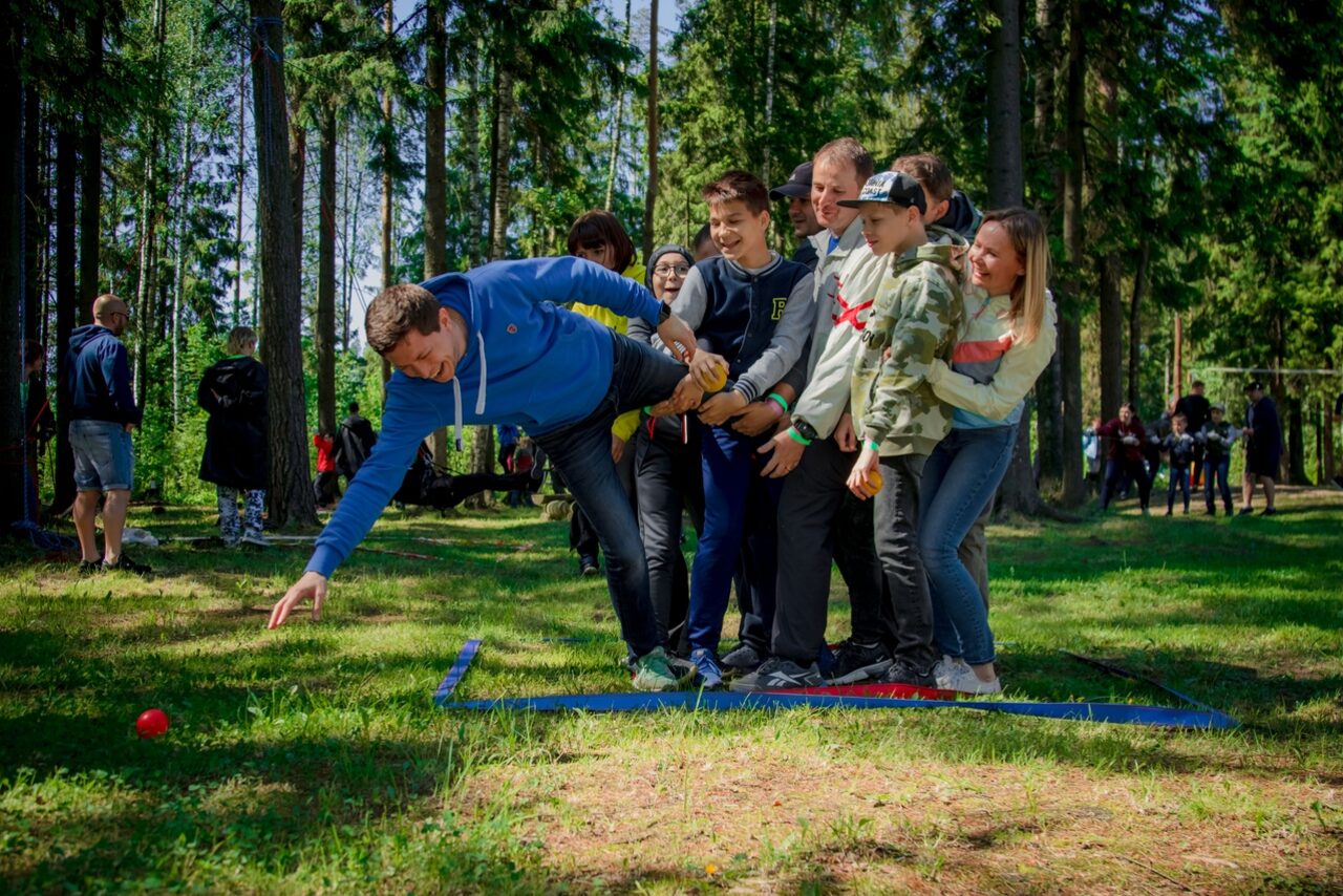 Арендовать ОЗЕРО ЛАЗУРНОЕ Большая площадка с шатром на природе