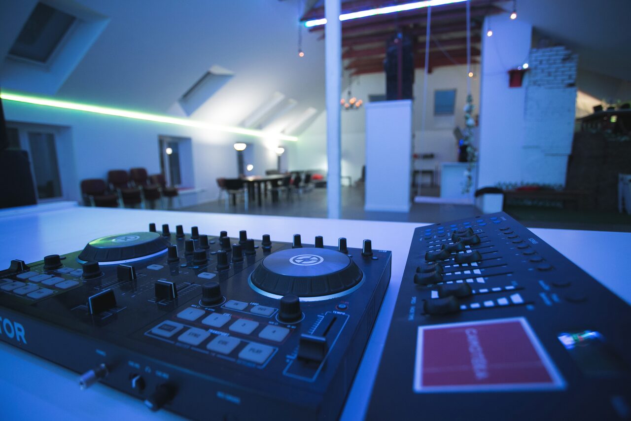 Арендовать Лофт Самотёка Лофт-трансформер на мансарде 