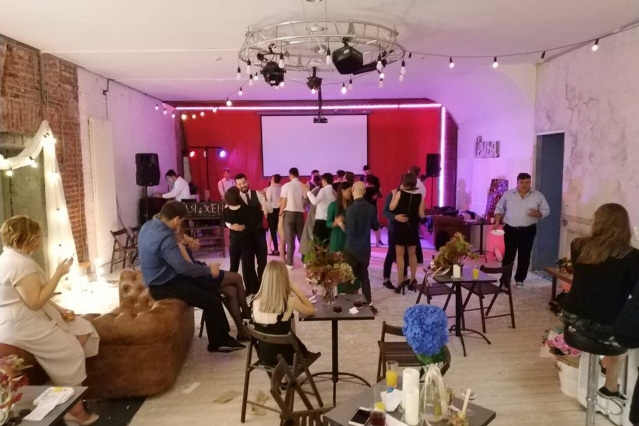 Арендовать Лофт Фарфор. Лофт в здании 18 века