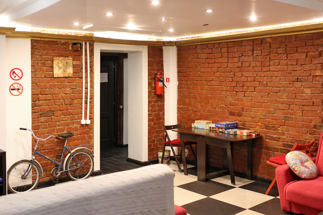 Арендовать Зал с кино и играми