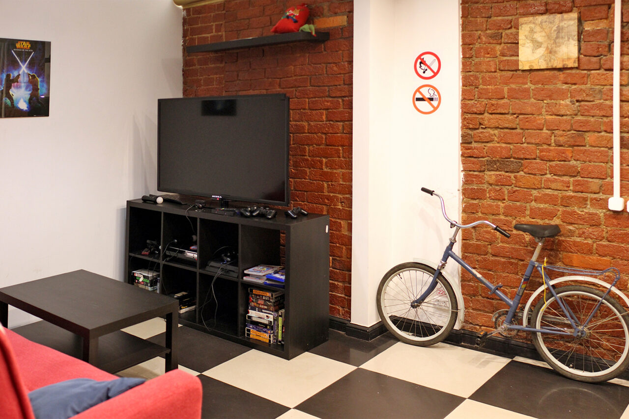 Арендовать Зал с кино и играми