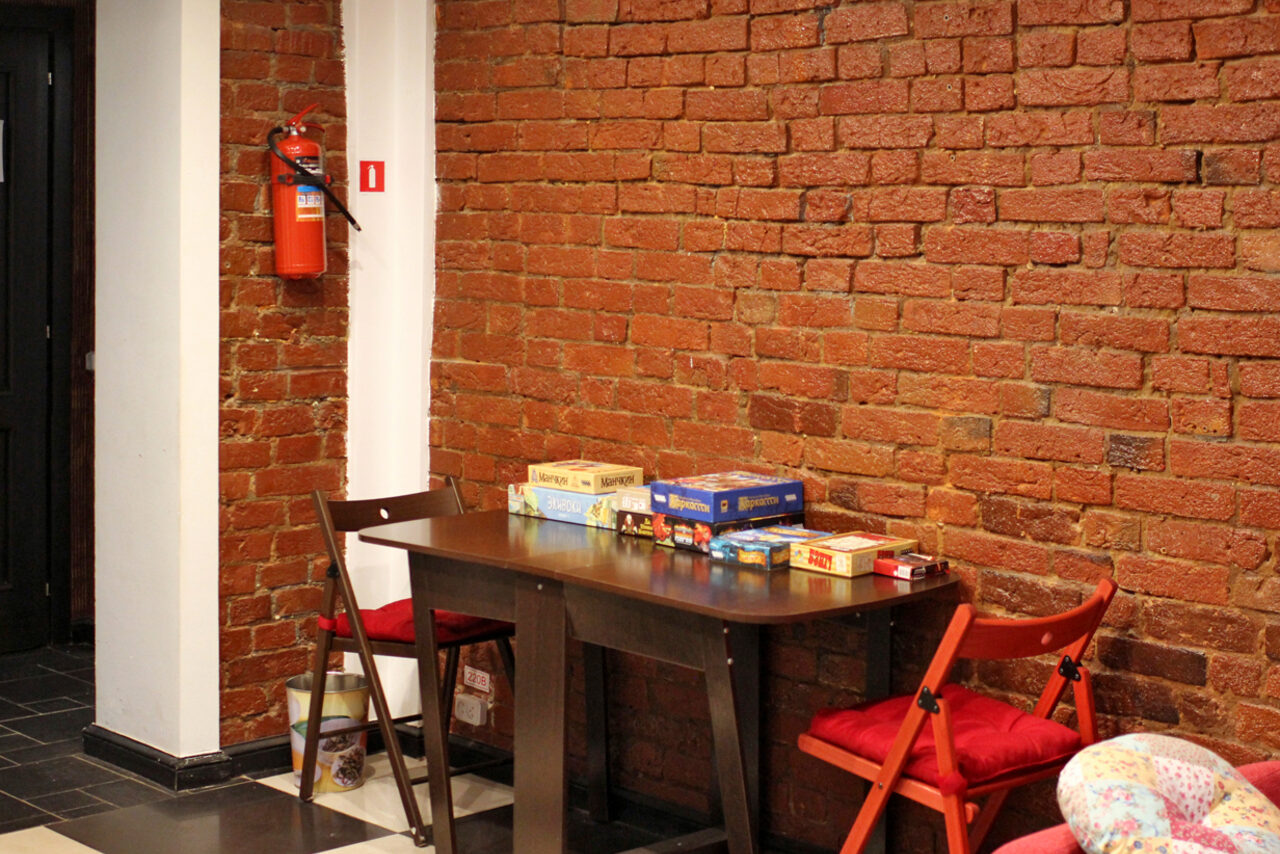 Арендовать Зал с кино и играми