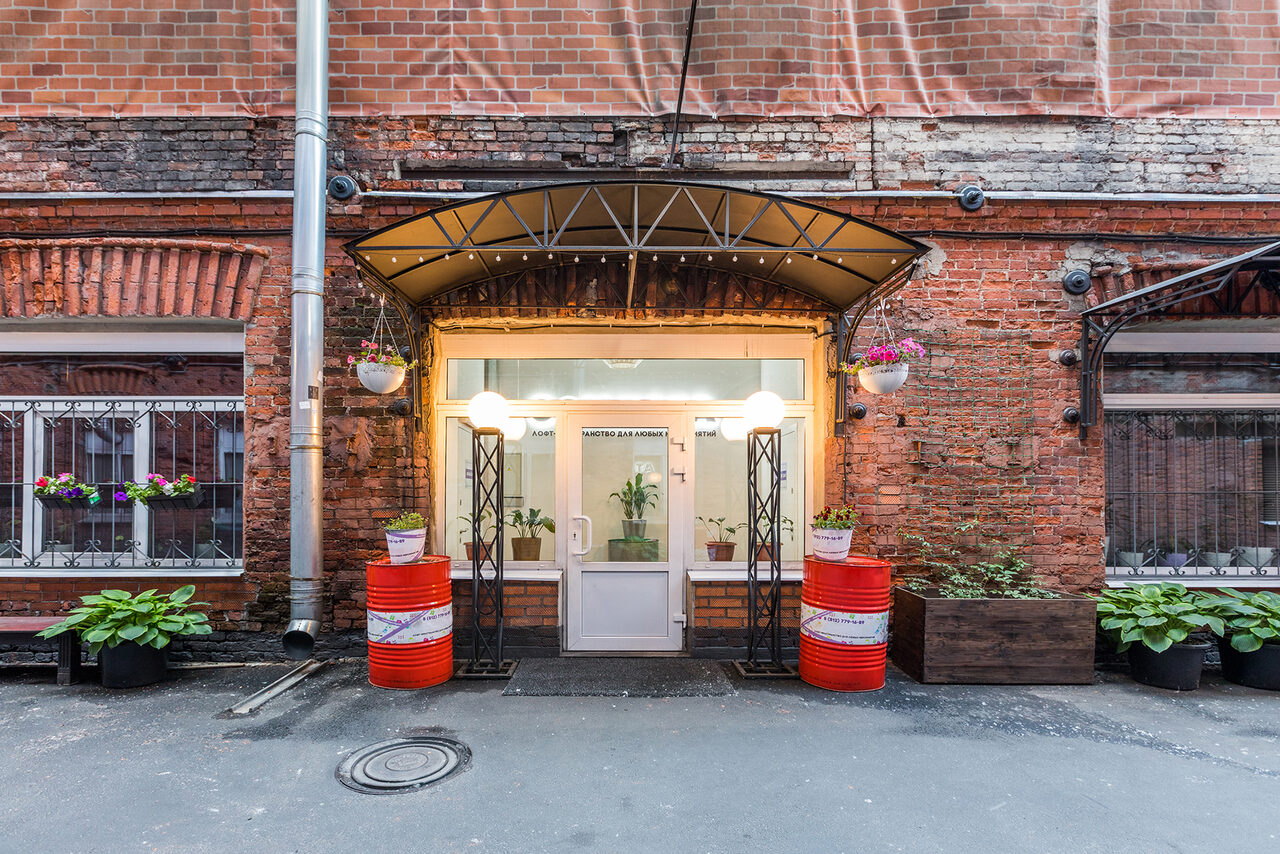 Арендовать  Loft Com.nata Просторный лофт с двориком 