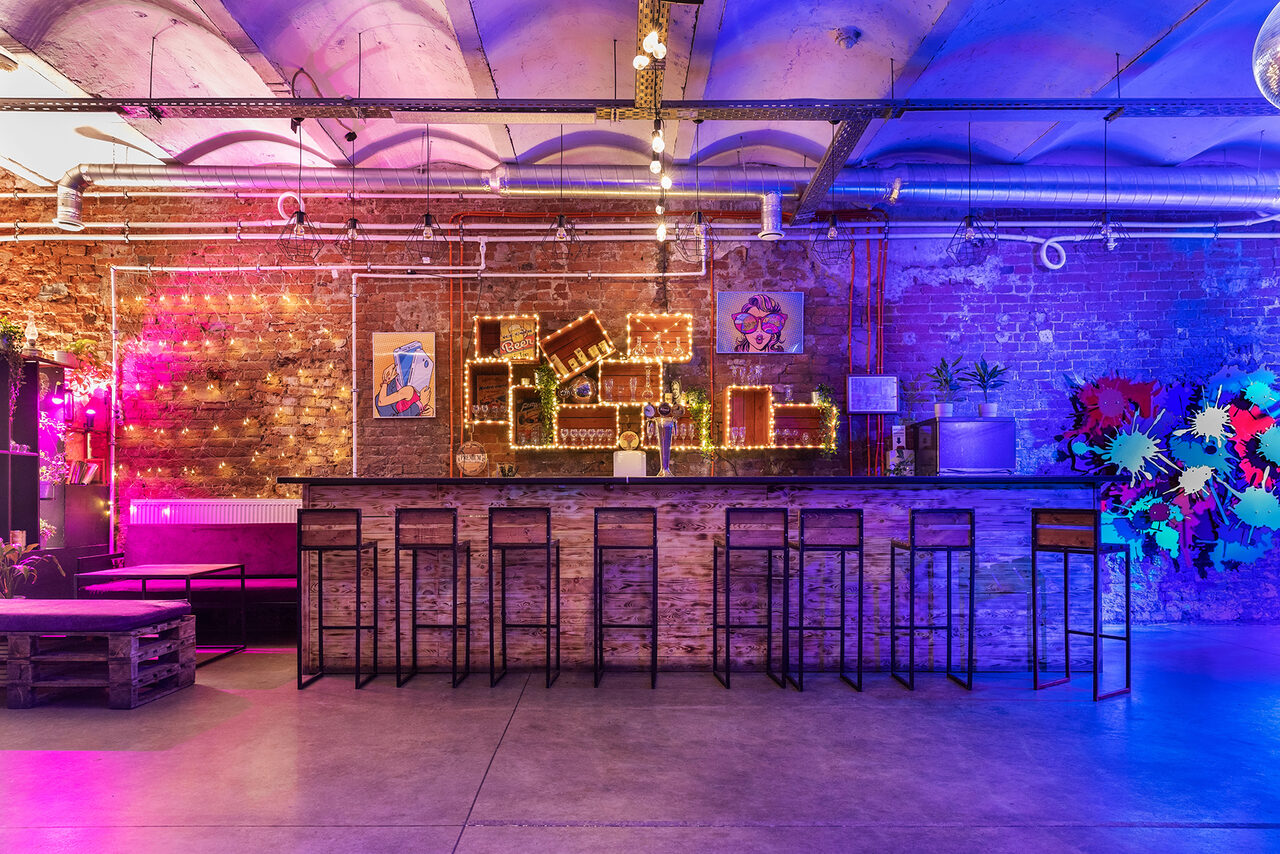 Арендовать  Loft Com.nata Просторный лофт с двориком 