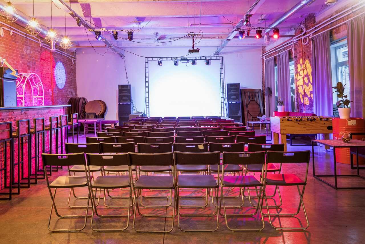 Арендовать  Loft Com.nata Просторный лофт с двориком 