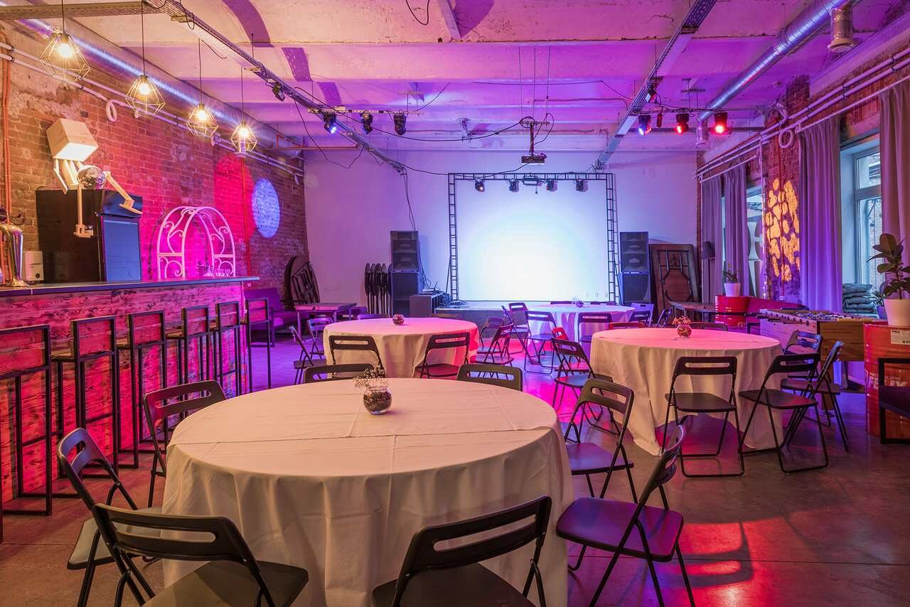 Арендовать  Loft Com.nata Просторный лофт с двориком 