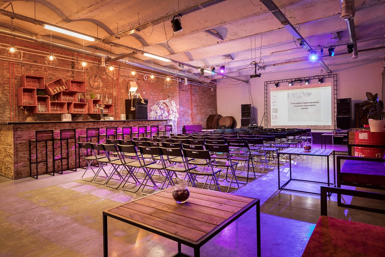 Арендовать  Loft Com.nata Просторный лофт с двориком 