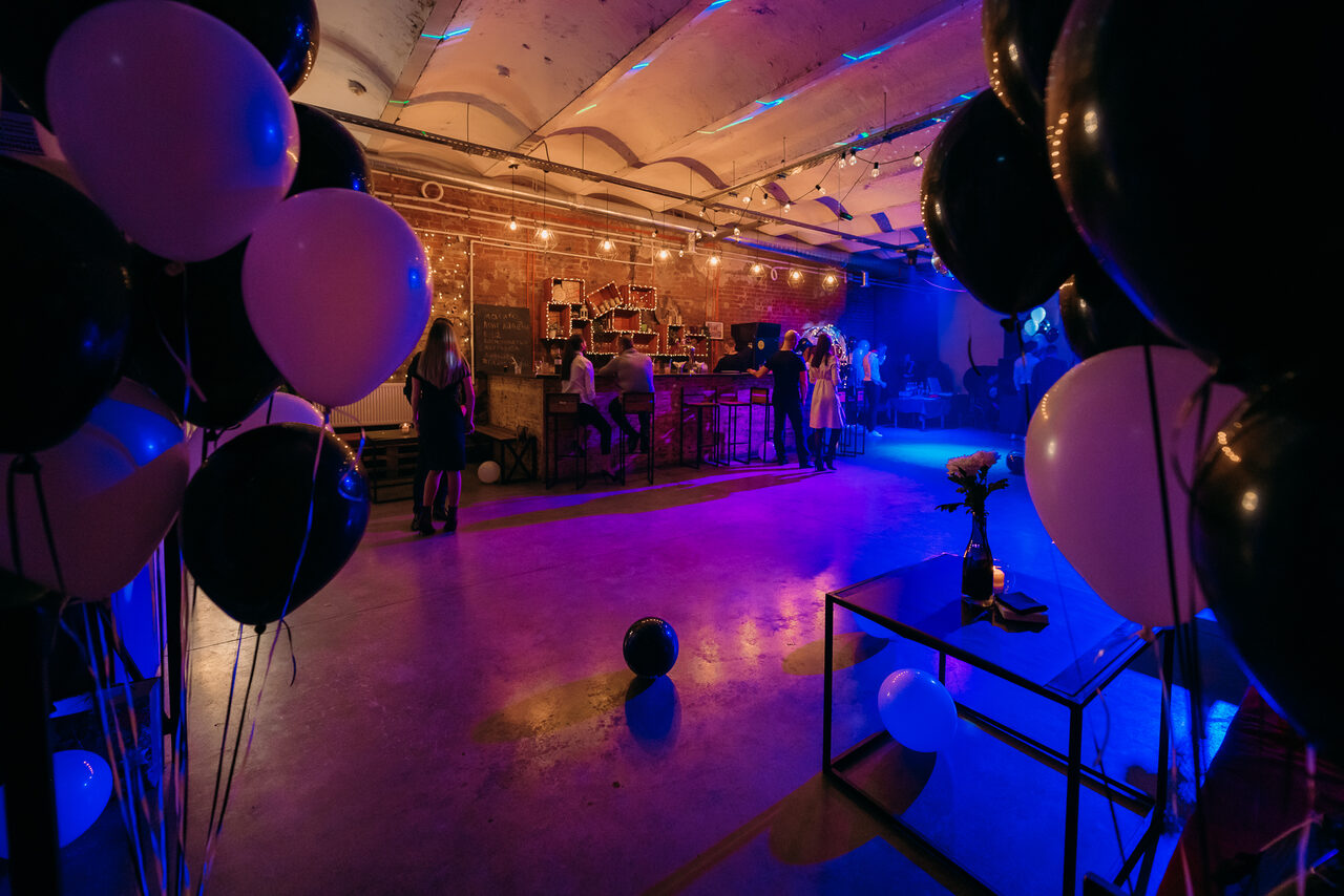 Арендовать  Loft Com.nata Просторный лофт с двориком 