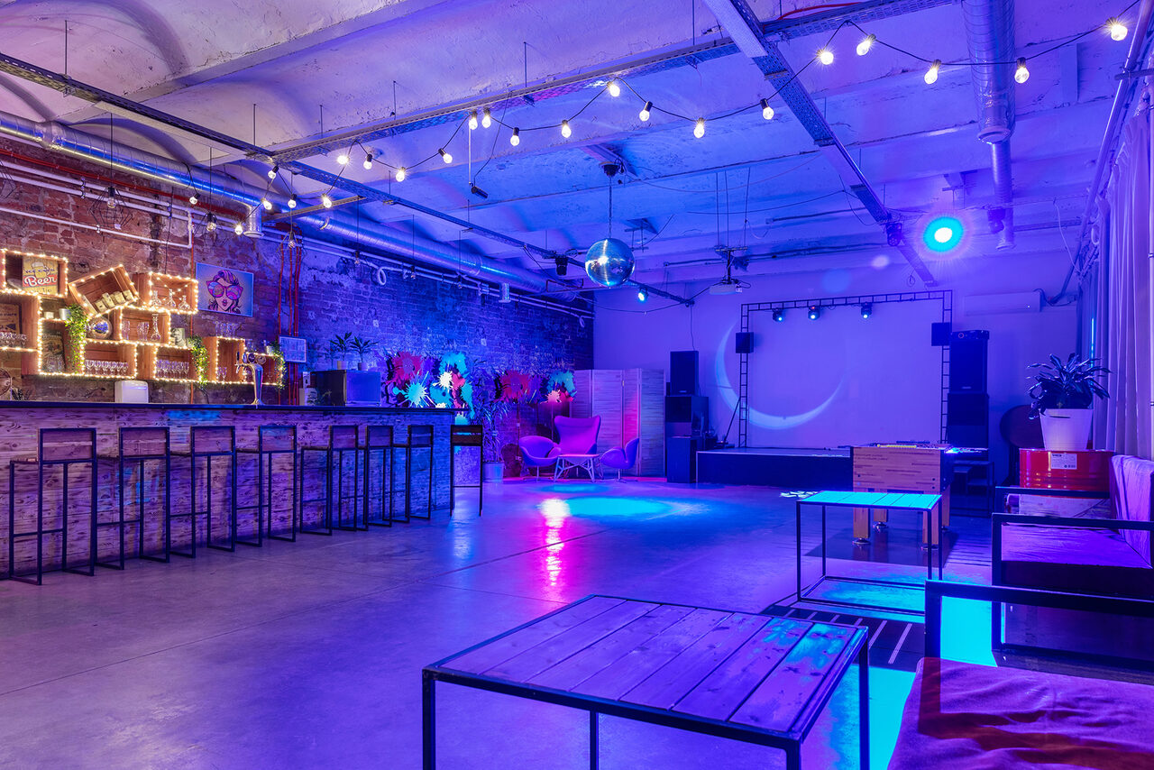 Арендовать  Loft Com.nata Просторный лофт с двориком 